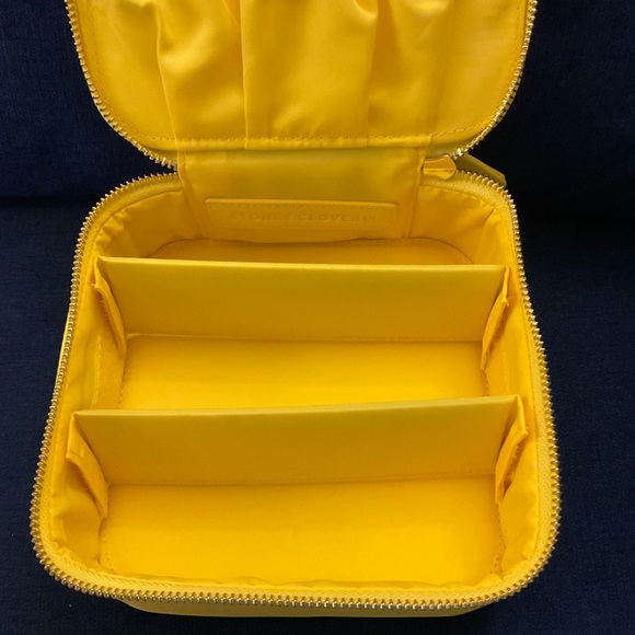 Stoney Clover Lane travel case in lemon - Picture 4 of 8